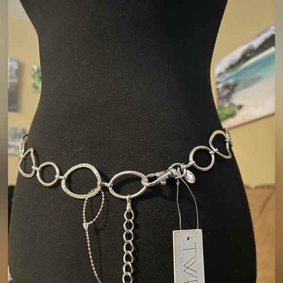 Timeless Silver Chain Link Belt by Twelve - Beautiful with a Skirt or Jeans - Picture 3 of 4